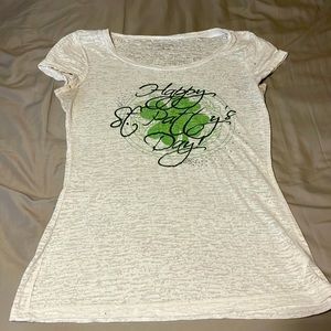 Maurice’s size M st Patrick’s day T-shirt with silver accents.